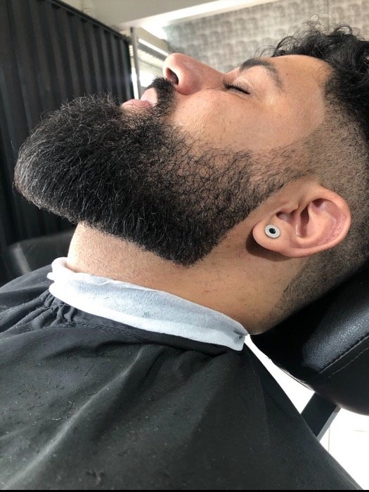 Barba desenhada e alinhada, acabamento final